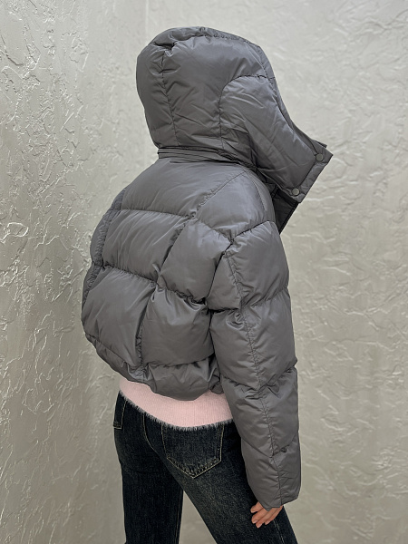 318618