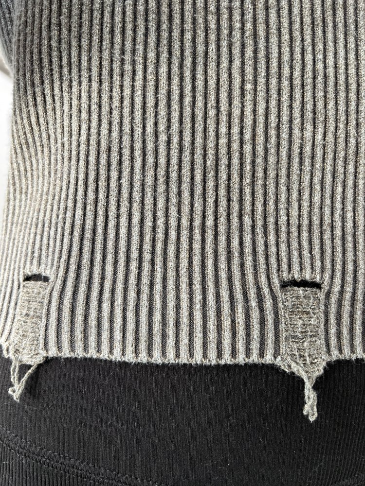 Джемпер с рваностями 72460677\721